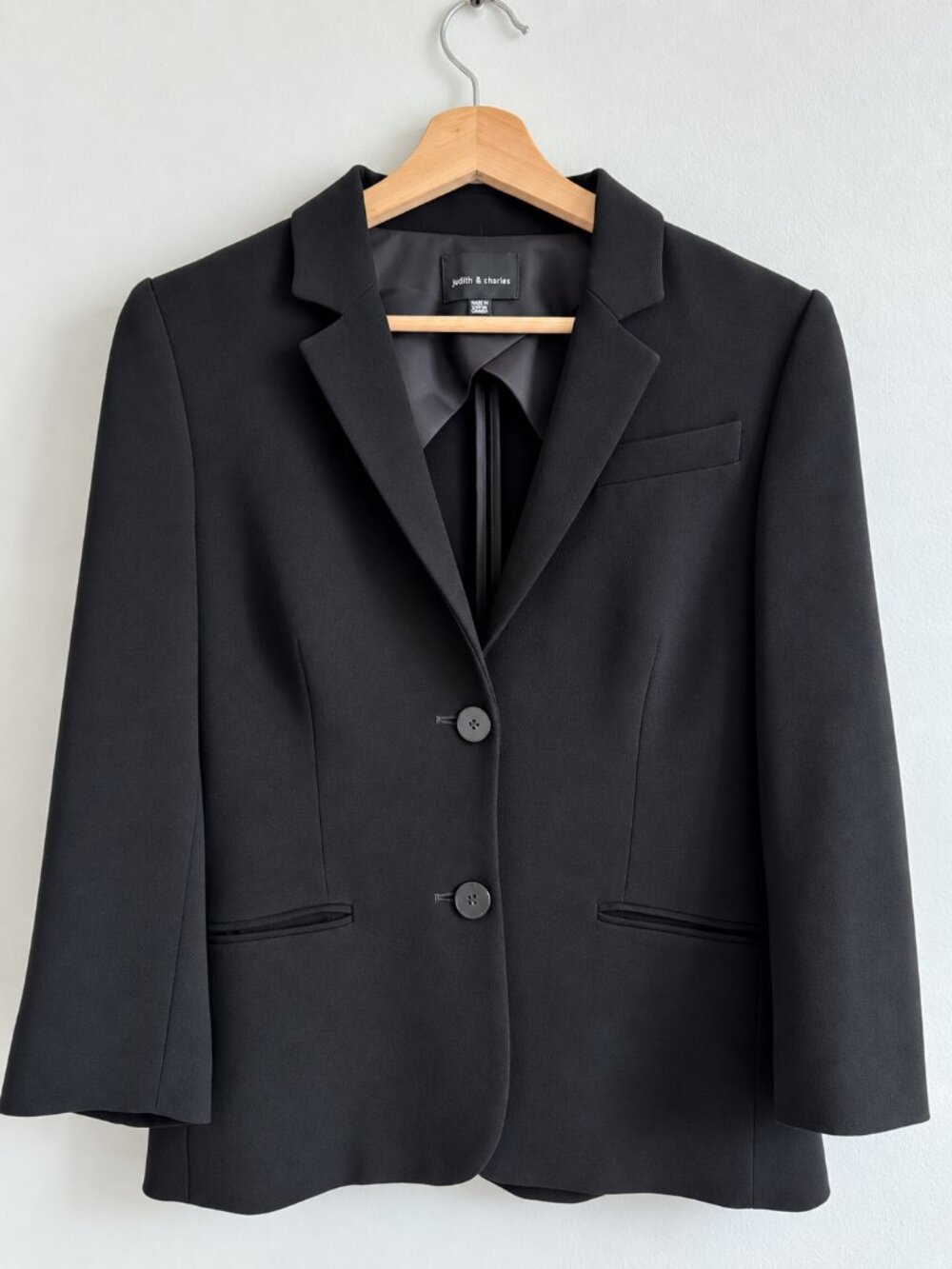 Judith & Charles Black Fitted Tailored Blazer – Size 4